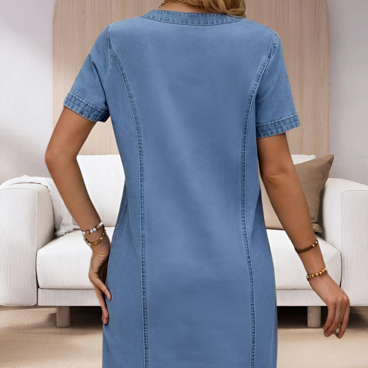 Jada™ | Somrig jeansklänning med V-ringning