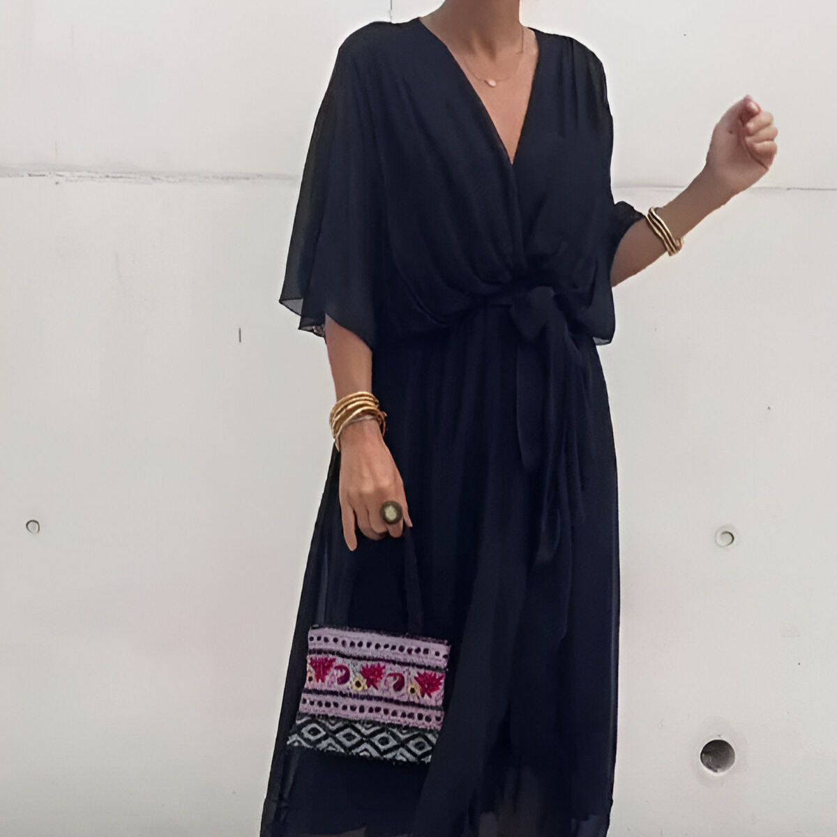 Marna™ | Chiffonklänning med V-ringning