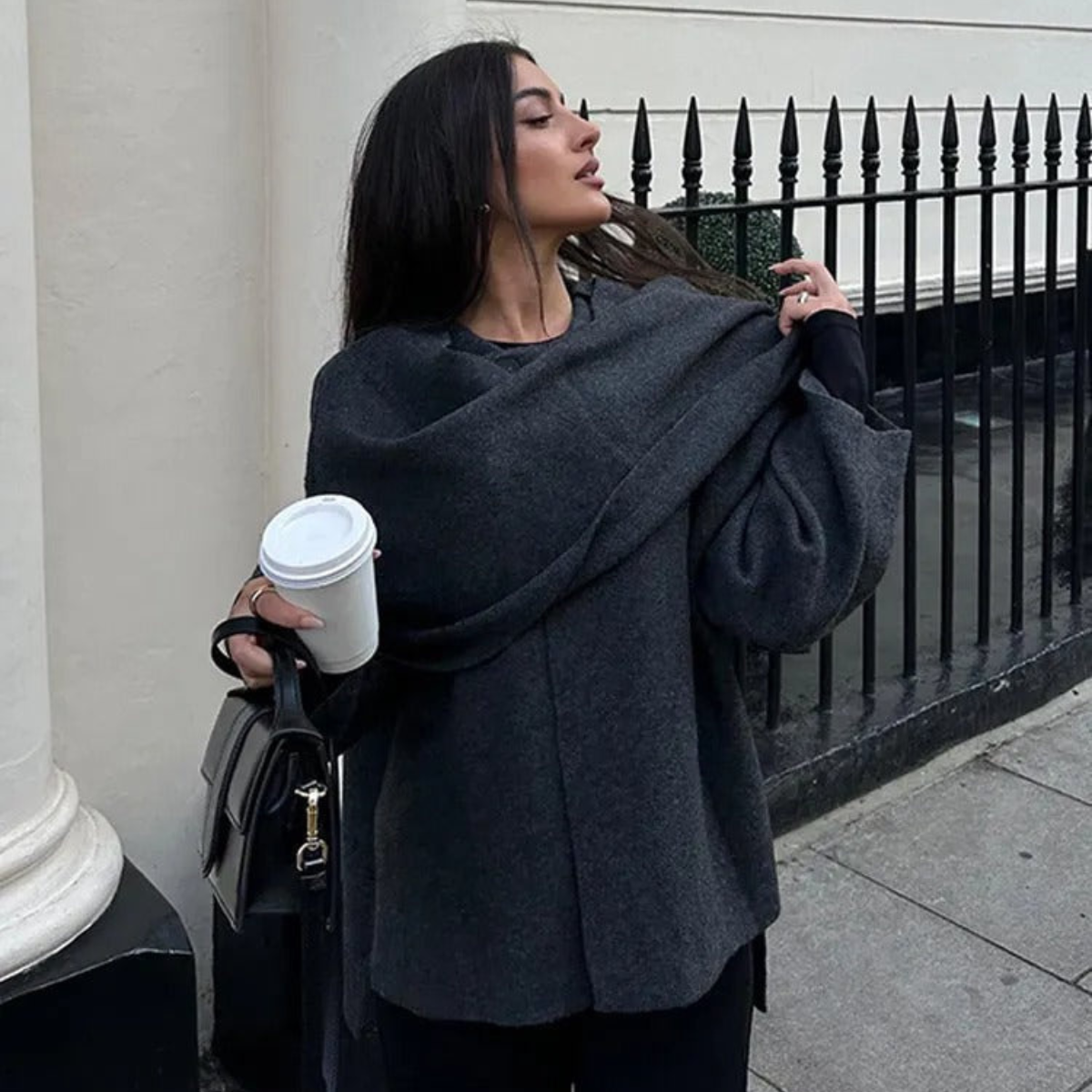 Vendela™ | Asymmetriska Cape-Kappan