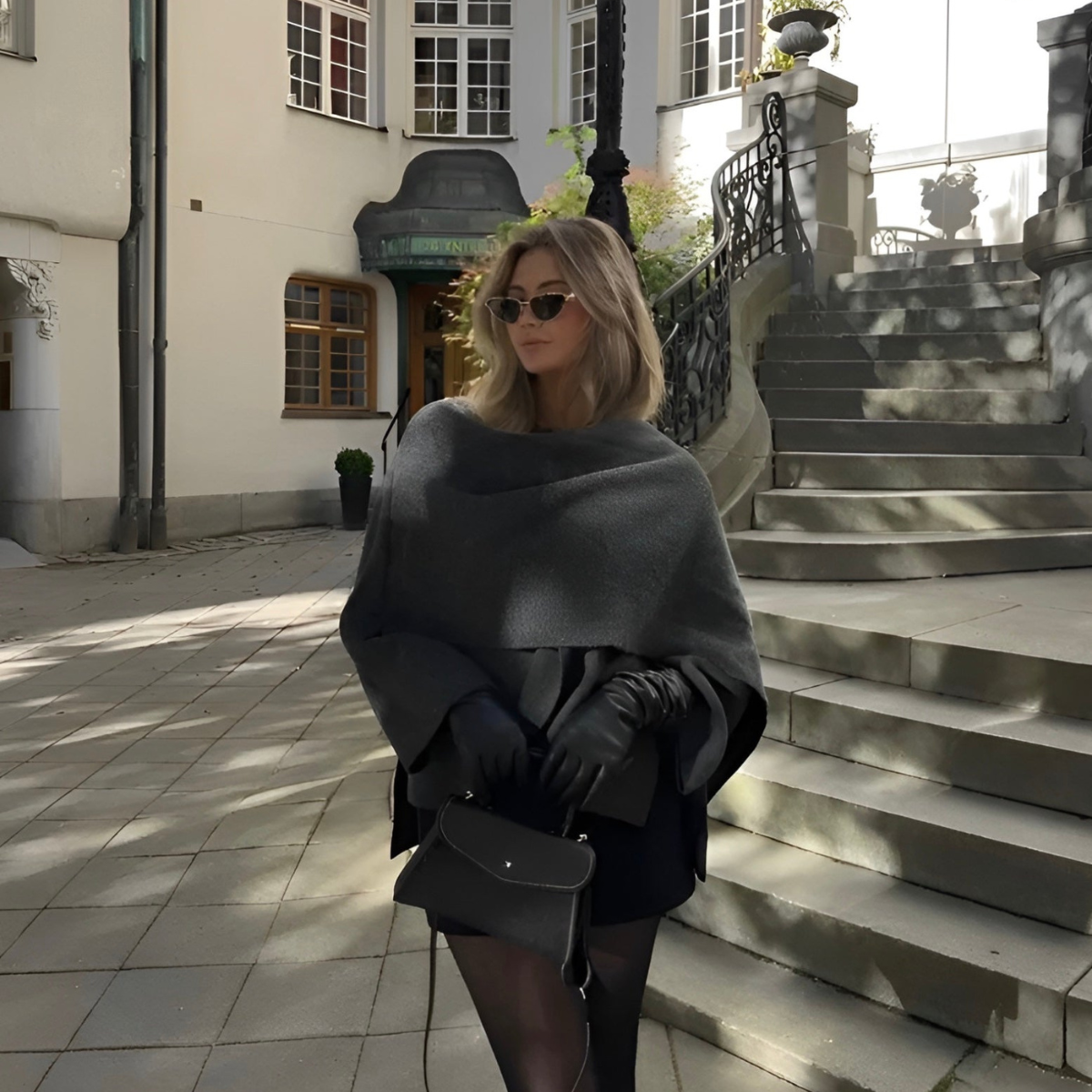 Vendela™ | Asymmetriska Cape-Kappan